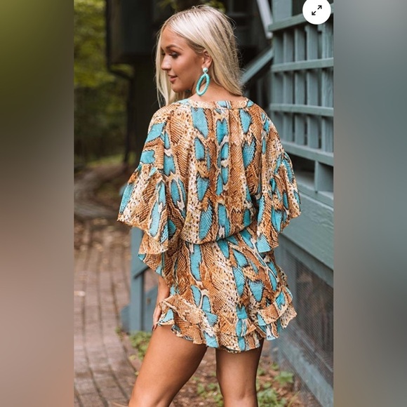 Oliváceos RADIANT REVEAL SNAKE
PRINT ROMPER Bohemian Print Jumpsuit Size: S - Picture 6 of 17